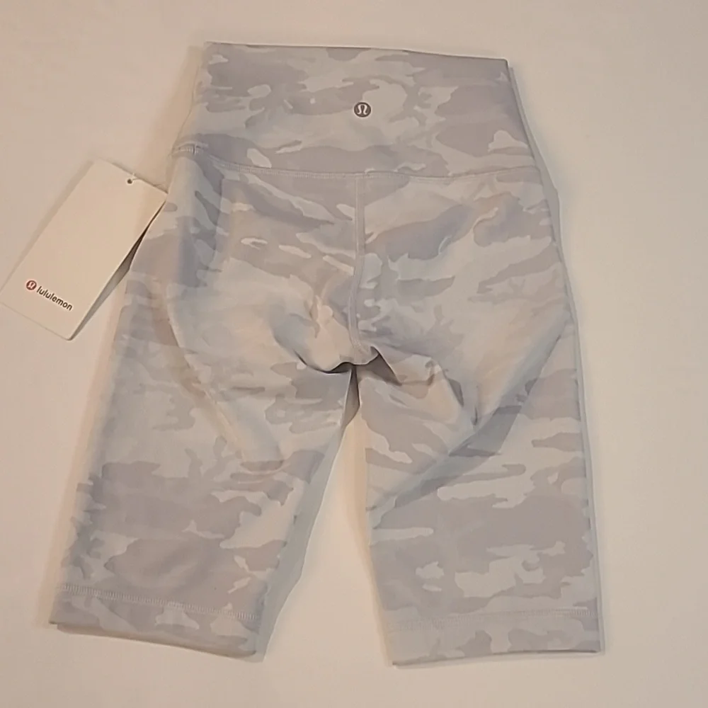 #131 NWT Lululemon White Camo Bike Shorts B1405